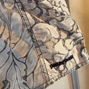 Patagonia Common Threads Geographic Print Board short Men’s Size 32